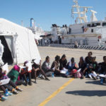Un gruppo di minori eritrei salvati in mare dalla Guardia Costiera italiana e sbarcati nel porto di Messina - ©UNICEF/UNI185596/Mendel
