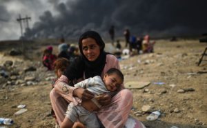 Mosul: Save the Children, gravi le conseguenze del conflitto sulla salute mentale dei bambini, che mostrano segni di “stress tossico”. Il 90% ha perso una persona cara.
